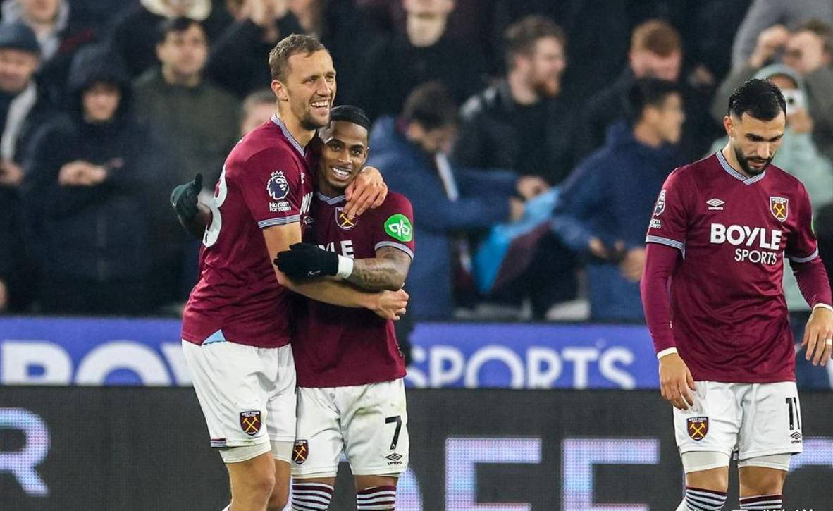 详细阅读:贝博官方网站关于太狠了!切尔西今夜绝杀压哨风云突变菲尼克斯太阳关键时刻战术微调,转会期曼城调整名单以备英超的信息 贝博官方网站关于太狠了!切尔西今夜绝杀压哨风云突变菲尼克斯太阳关键时刻战术微调,转会期曼城调整名单以备英超的信息